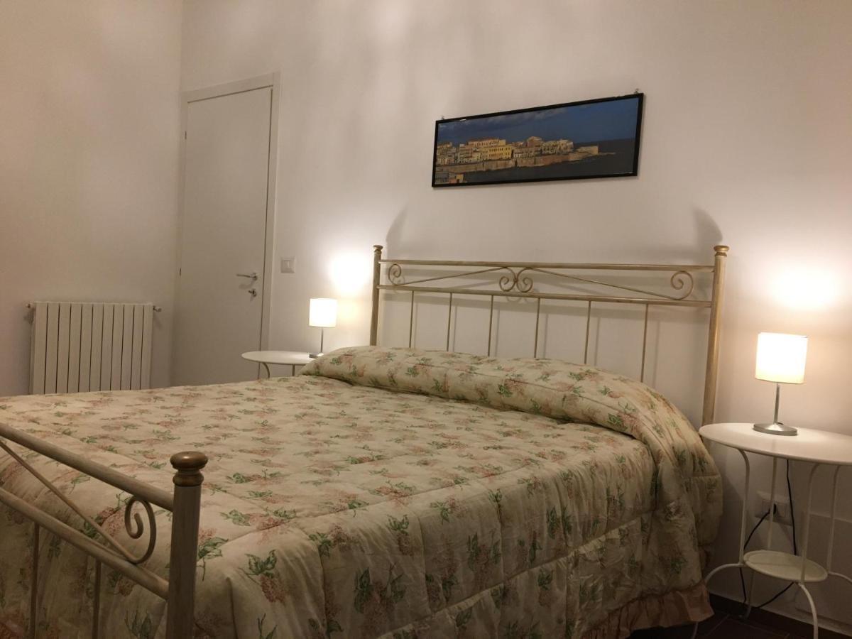 A Casa Di Clara Apartment Syracuse ภายนอก รูปภาพ